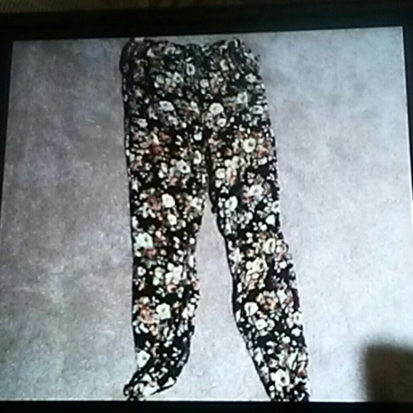 Tobi Floral pants m - Picture 1 of 3